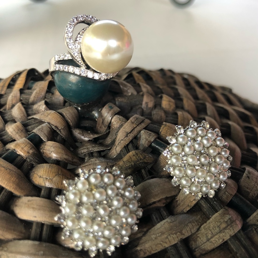 Pearl Rhinestone Silver Tone Jewelry Set - Picture 2 of 13